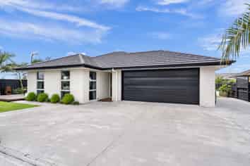 24 Ferry Road, Waipu