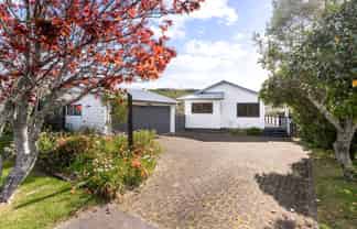 135 Everitt Crescent, Whangamata