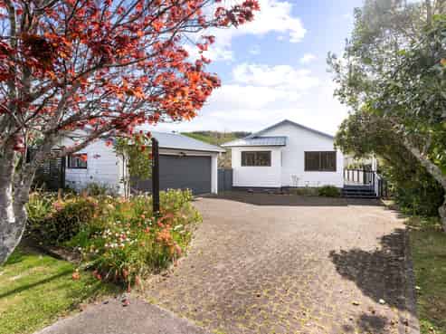 135 Everitt Crescent, Whangamata
