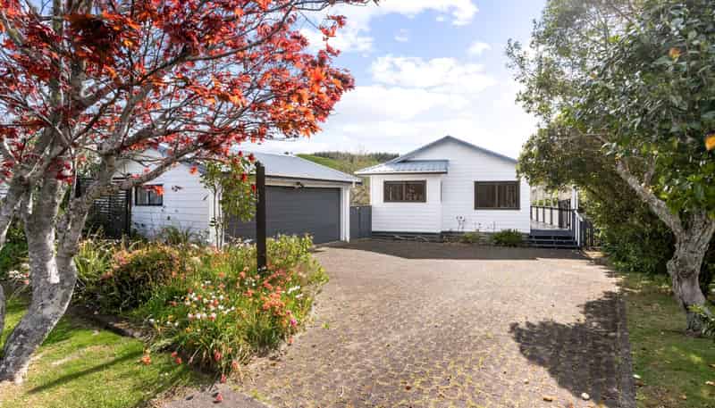 135 Everitt Crescent, Whangamata
