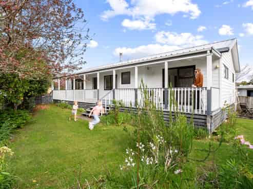 135 Everitt Crescent, Whangamata