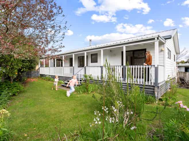 135 Everitt Crescent, Whangamata