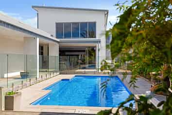 155 Sixteenth Avenue, Avenues