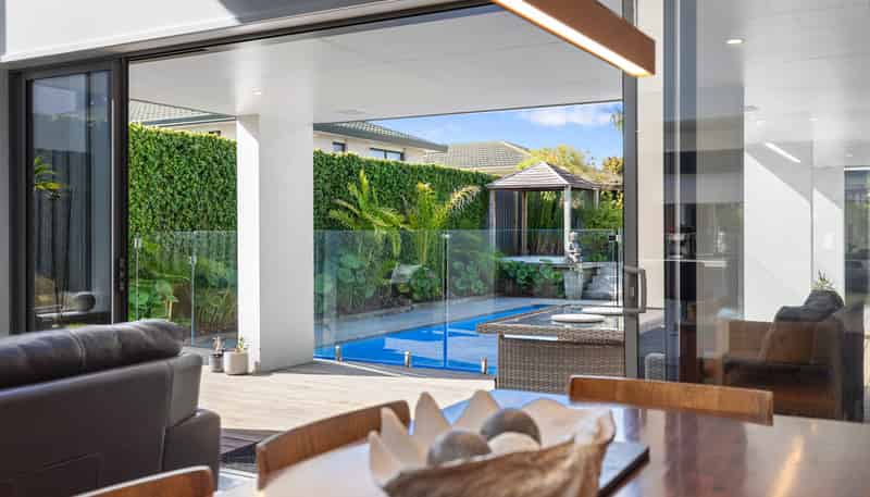 155 Sixteenth Avenue, Avenues