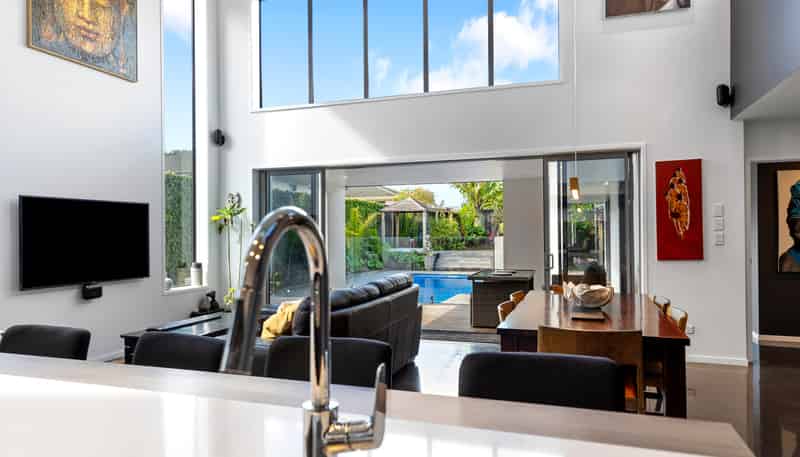 155 Sixteenth Avenue, Avenues