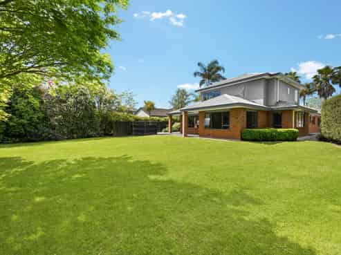 17 Montrose Crescent, Huntington