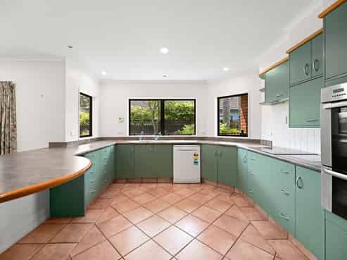 17 Montrose Crescent, Huntington