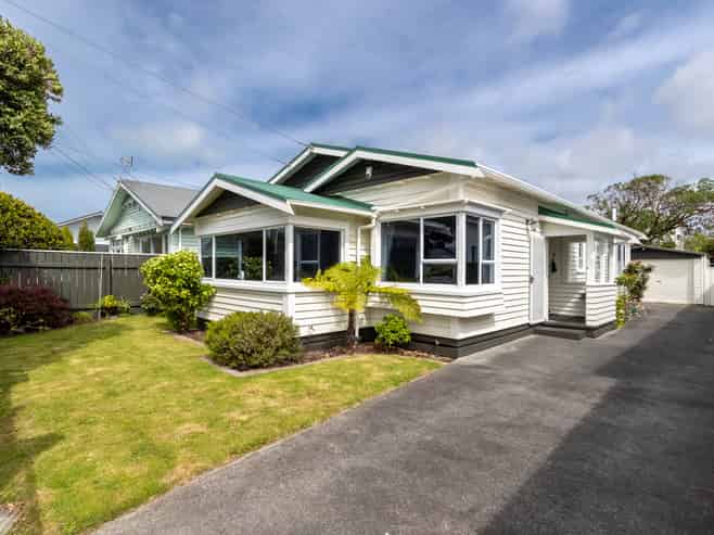 21 Collins Street, Petone