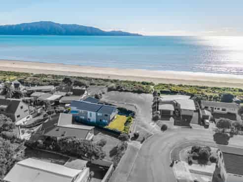 31 Oratia Street, WAIKANAE BEACH