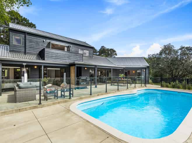 7 Attwood Road, Paremoremo