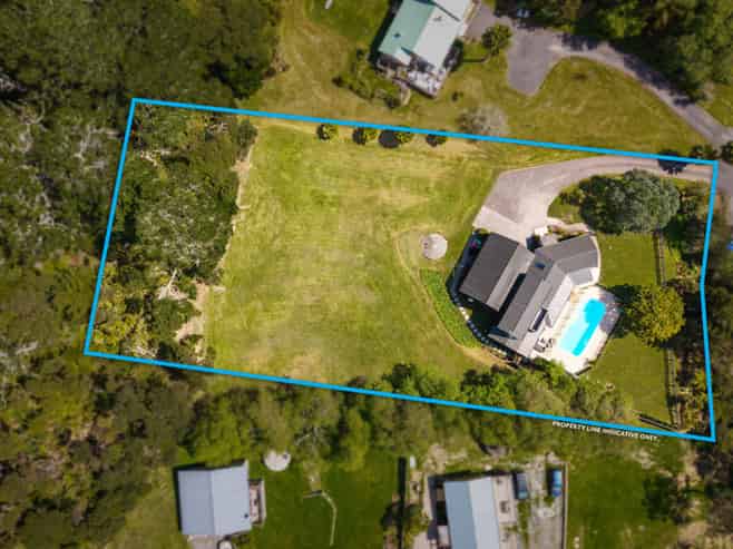 7 Attwood Road, Paremoremo