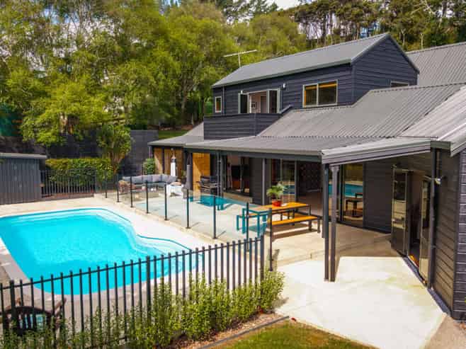 7 Attwood Road, Paremoremo
