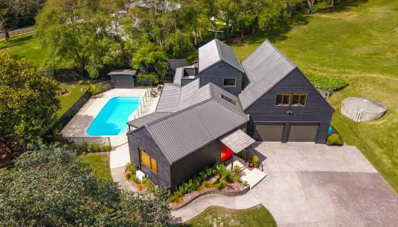 7 Attwood Road, Paremoremo