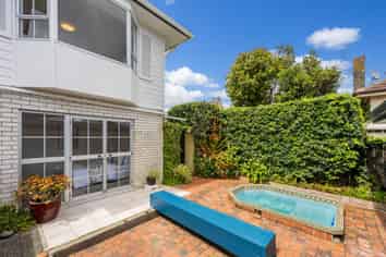 2/16 Jutland Road, Takapuna