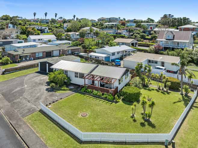 35 Fairway Avenue, Red Beach