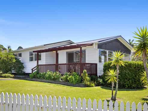 35 Fairway Avenue, Red Beach