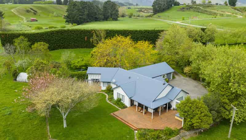 31 Kahuterawa Road, Turitea