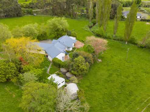 31 Kahuterawa Road, Turitea