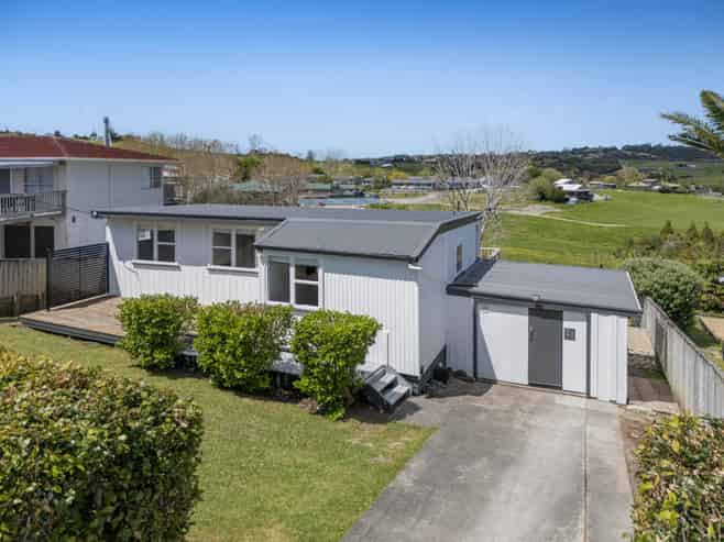 21 Brigitte View, Snells Beach