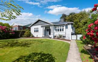 21 Thoreau Street, Concord