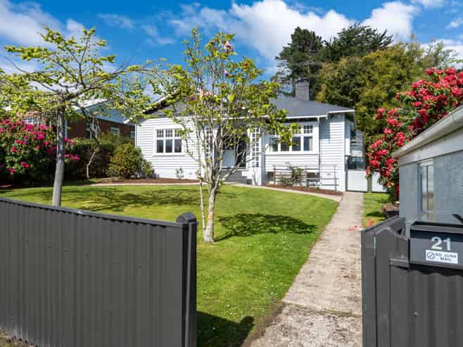 21 Thoreau Street, Concord