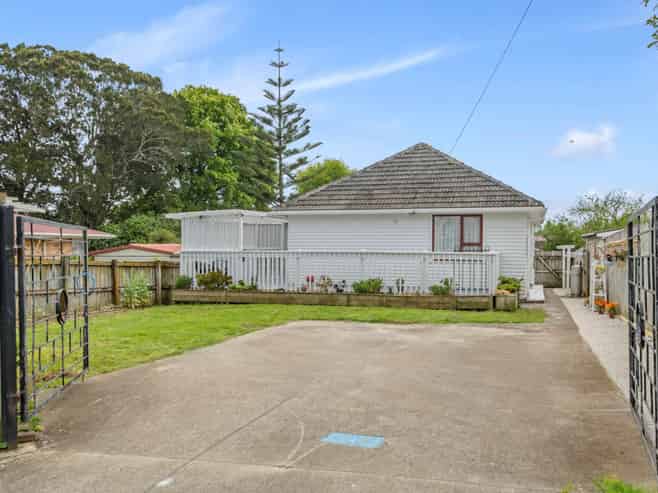 9 Lloyd Avenue, Papatoetoe