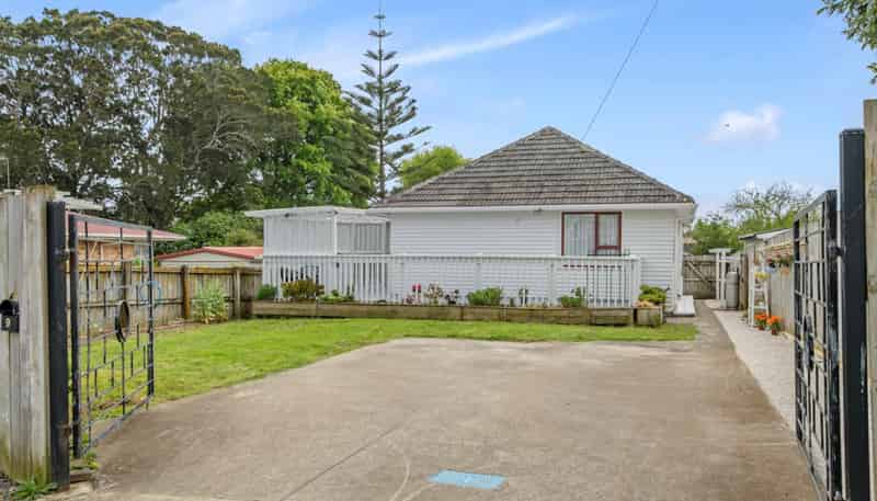 9 Lloyd Avenue, Papatoetoe