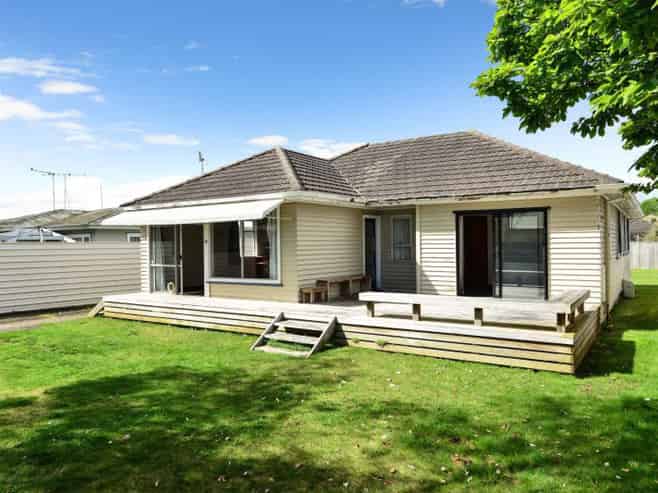 42 Montgomery Crescent, Bader