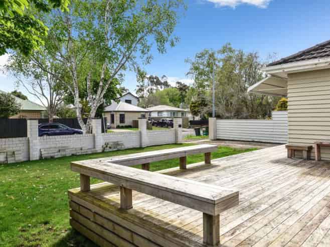 42 Montgomery Crescent, Bader