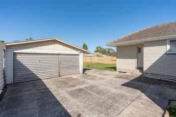 42 Montgomery Crescent, Bader