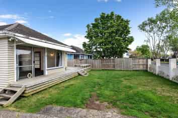 42 Montgomery Crescent, Bader