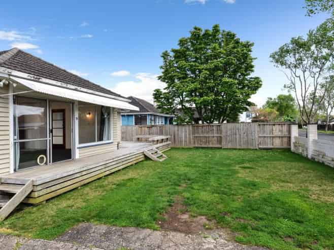 42 Montgomery Crescent, Bader