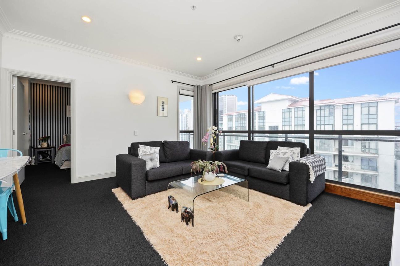 Penthouse Prestige - Resort Style Living! - Meer