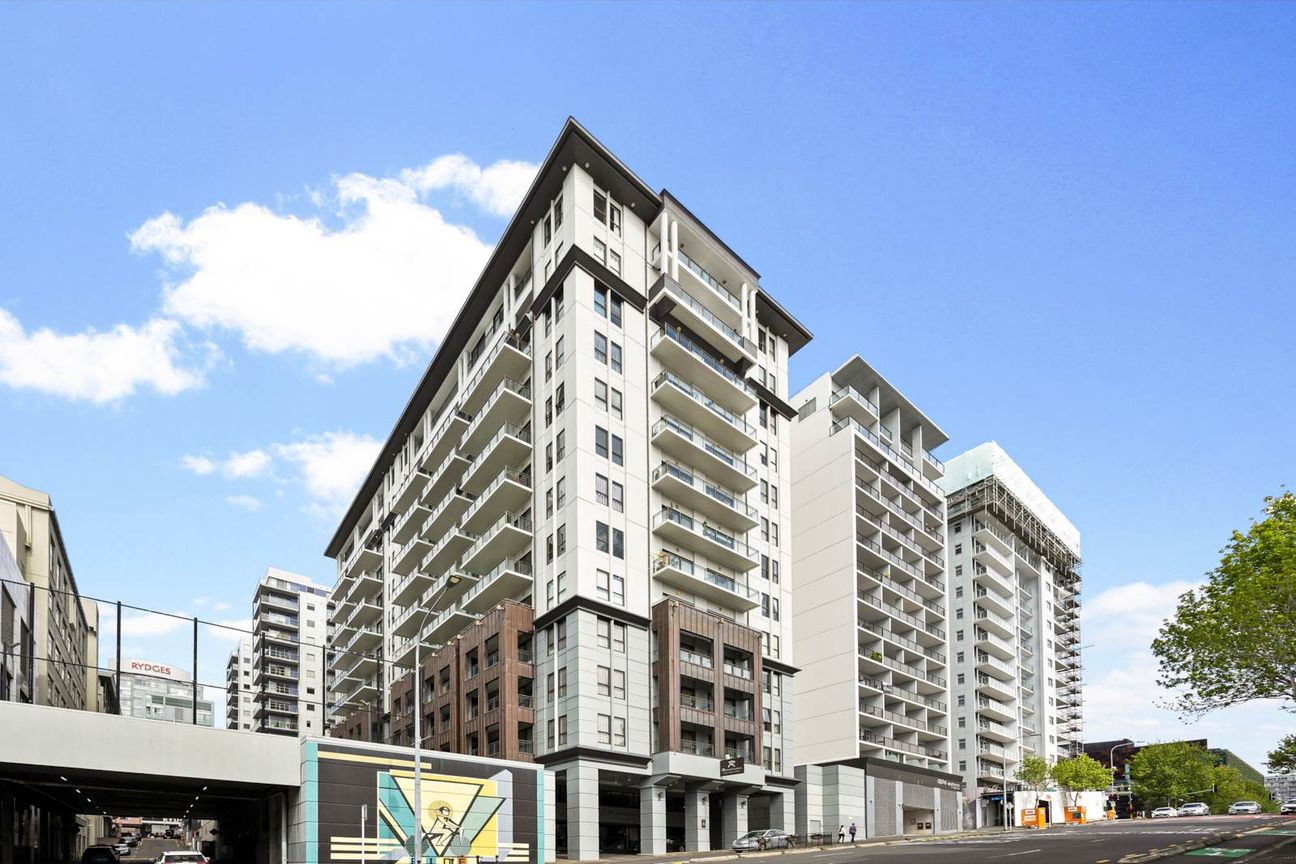 Penthouse Prestige - Resort Style Living! - Aanzicht 2