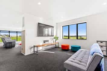 22 Runway Rise, Dairy Flat