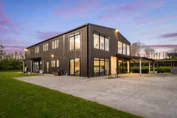 22 Runway Rise, Dairy Flat