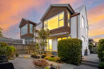 2/59 Beachville Road, Redcliffs