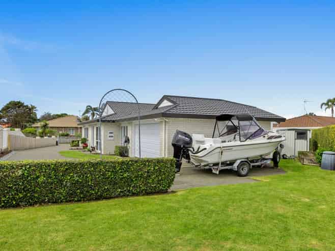 3 Lakeside Drive, Orewa