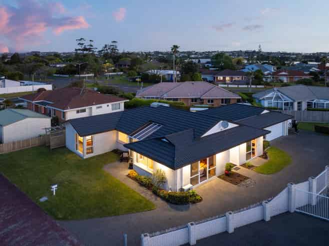 3 Lakeside Drive, Orewa