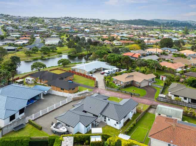 3 Lakeside Drive, Orewa