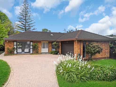 25 Lexington Drive, Botany Downs