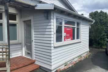 Standalone Space in High-Visibility Tahunanui