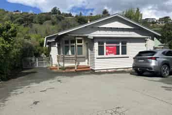 Standalone Space in High-Visibility Tahunanui