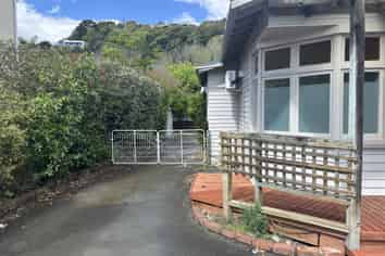 Standalone Space in High-Visibility Tahunanui