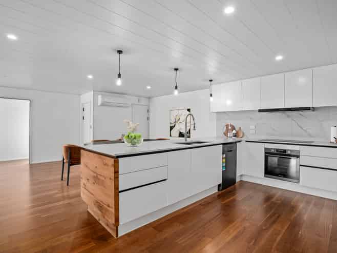 14A Angelo Drive, Queenstown Hill