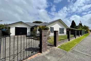 36 Henley Street, Westport