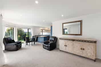 17 Stableford Green, Burnside