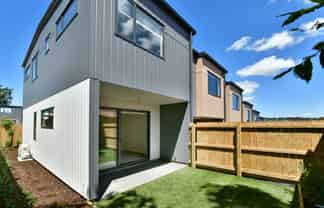 13/694-696 Whangaparaoa Road, Stanmore Bay