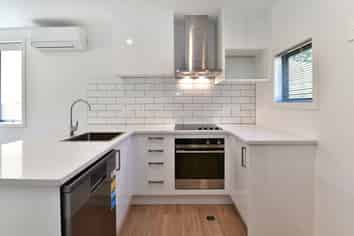 13/694-696 Whangaparaoa Road, Stanmore Bay