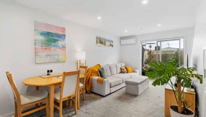 4/7 Flanshaw Road, Te Atatu South